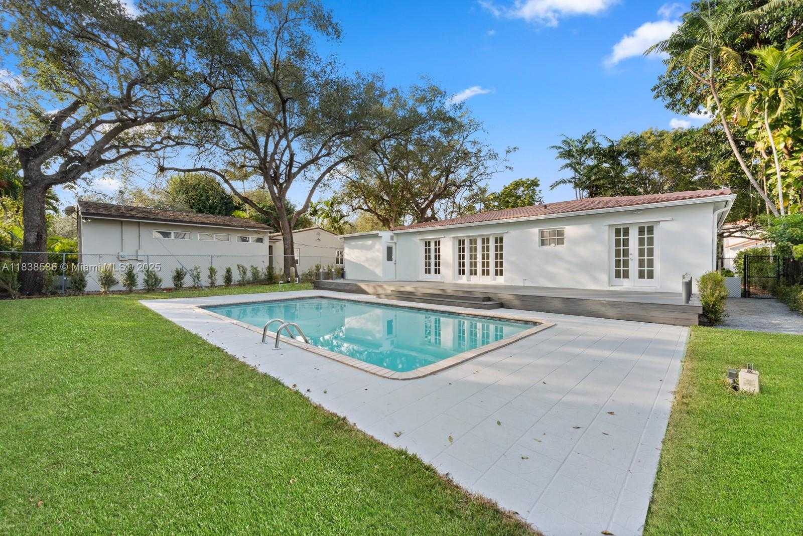 Small Image of 4080 HARDIE AVE, Miami Number 3