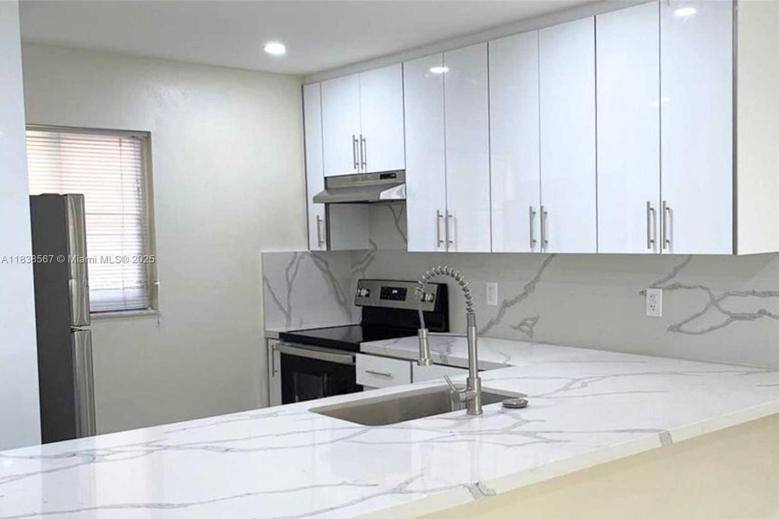 Small Image of 7705 CAMINO REAL #B204, Miami Number 6