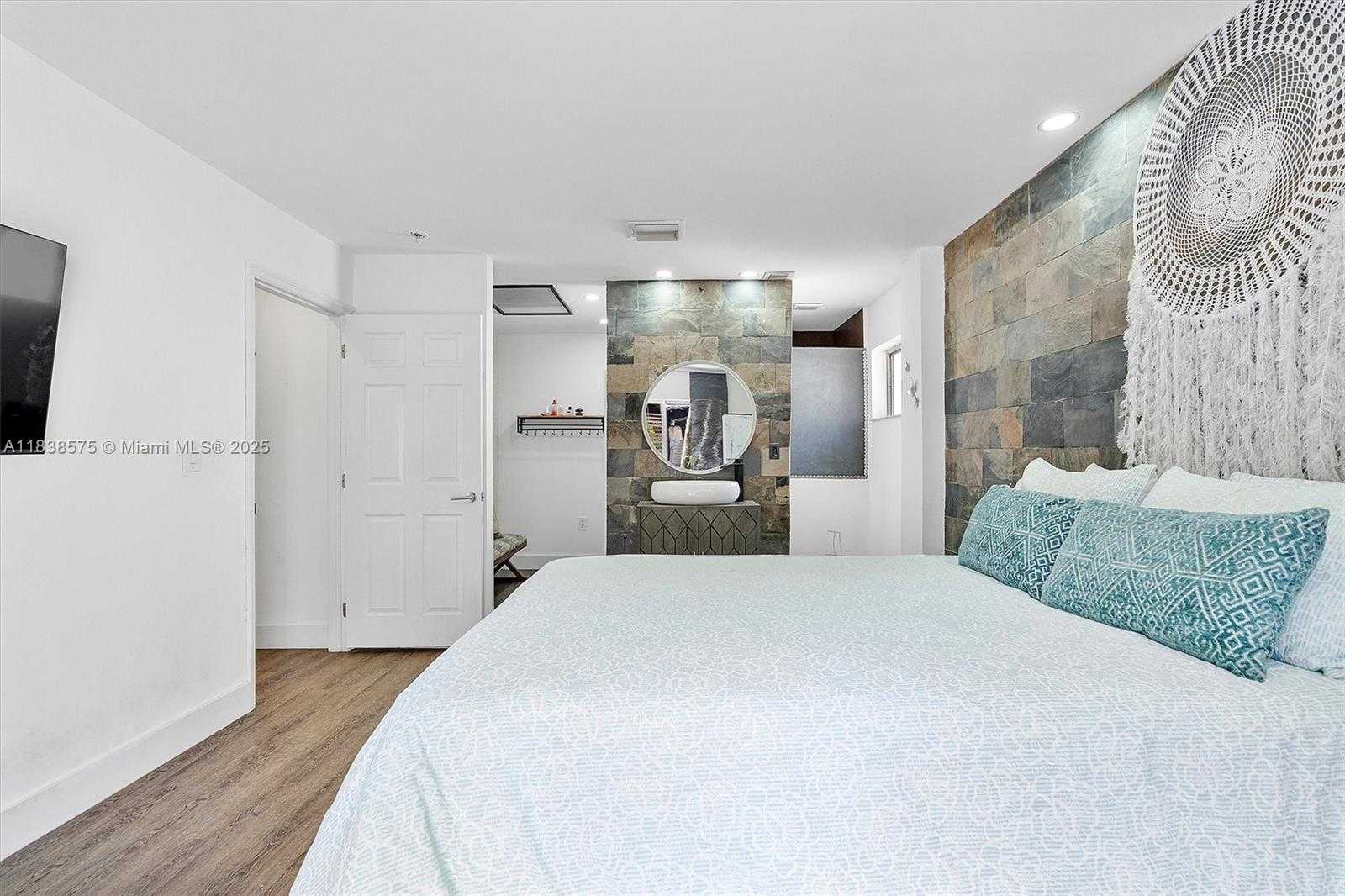 Small Image of 266 NORTH EAST 117TH ST, Miami Number 32