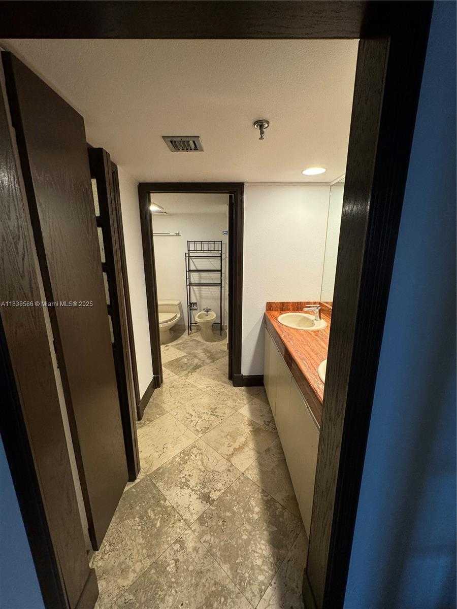 Small Image of 520 BRICKELL KEY DR #A712, Miami Number 10
