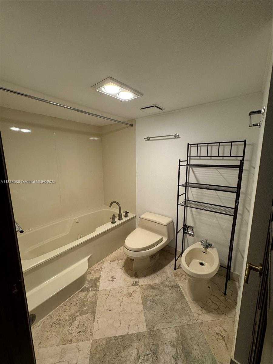 Small Image of 520 BRICKELL KEY DR #A712, Miami Number 11