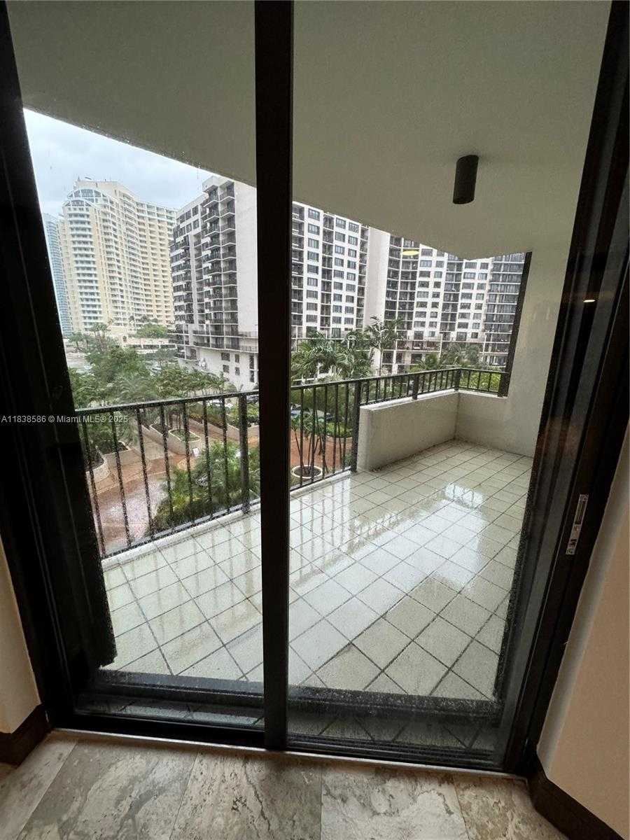 Small Image of 520 BRICKELL KEY DR #A712, Miami Number 2