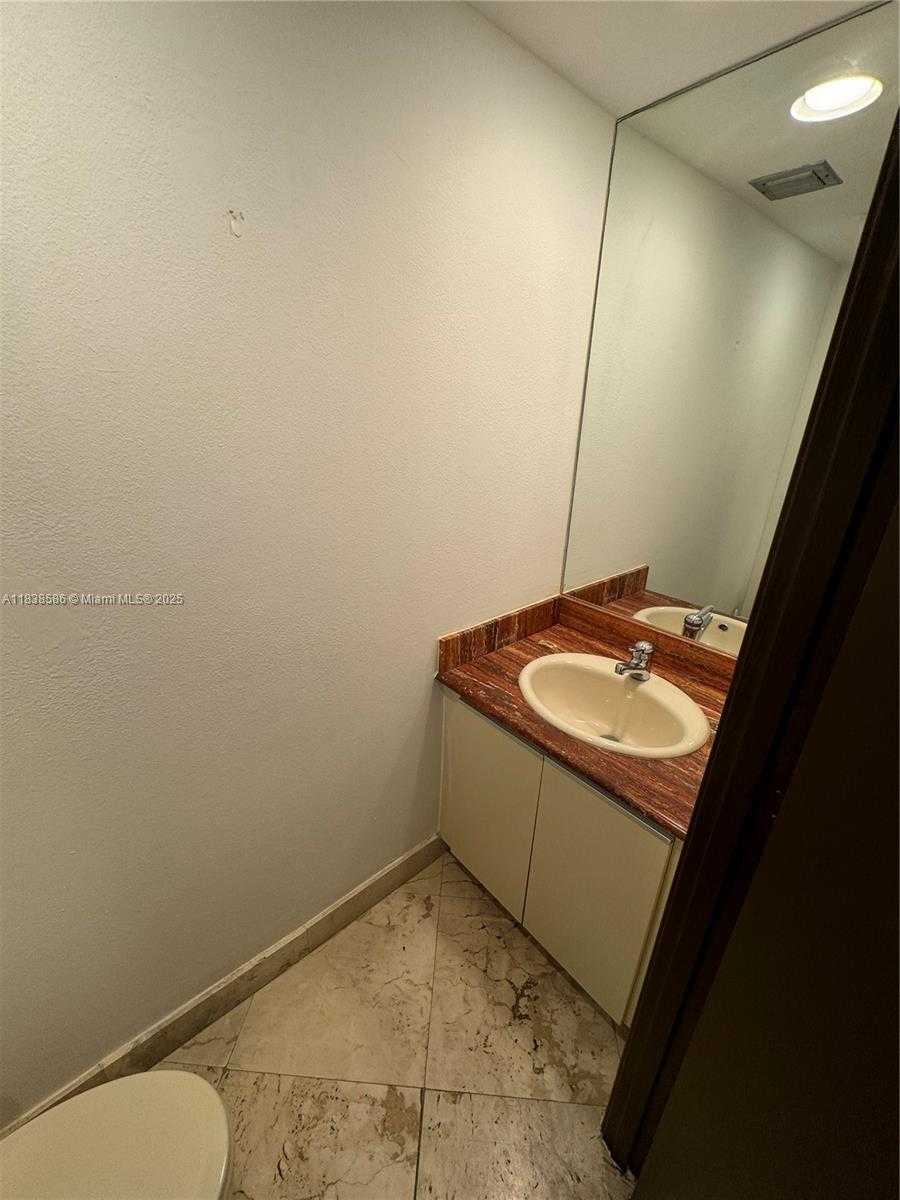Small Image of 520 BRICKELL KEY DR #A712, Miami Number 6