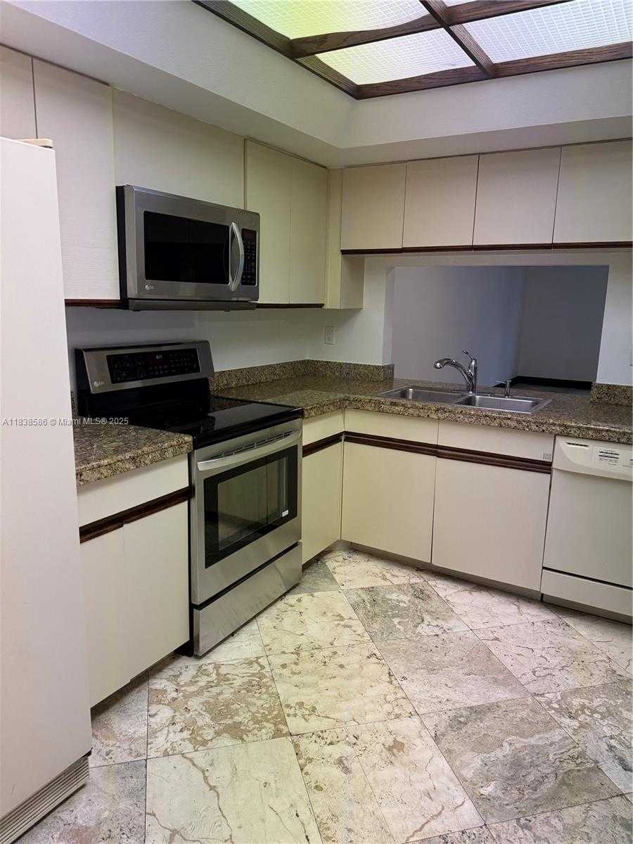 Small Image of 520 BRICKELL KEY DR #A712, Miami Number 7