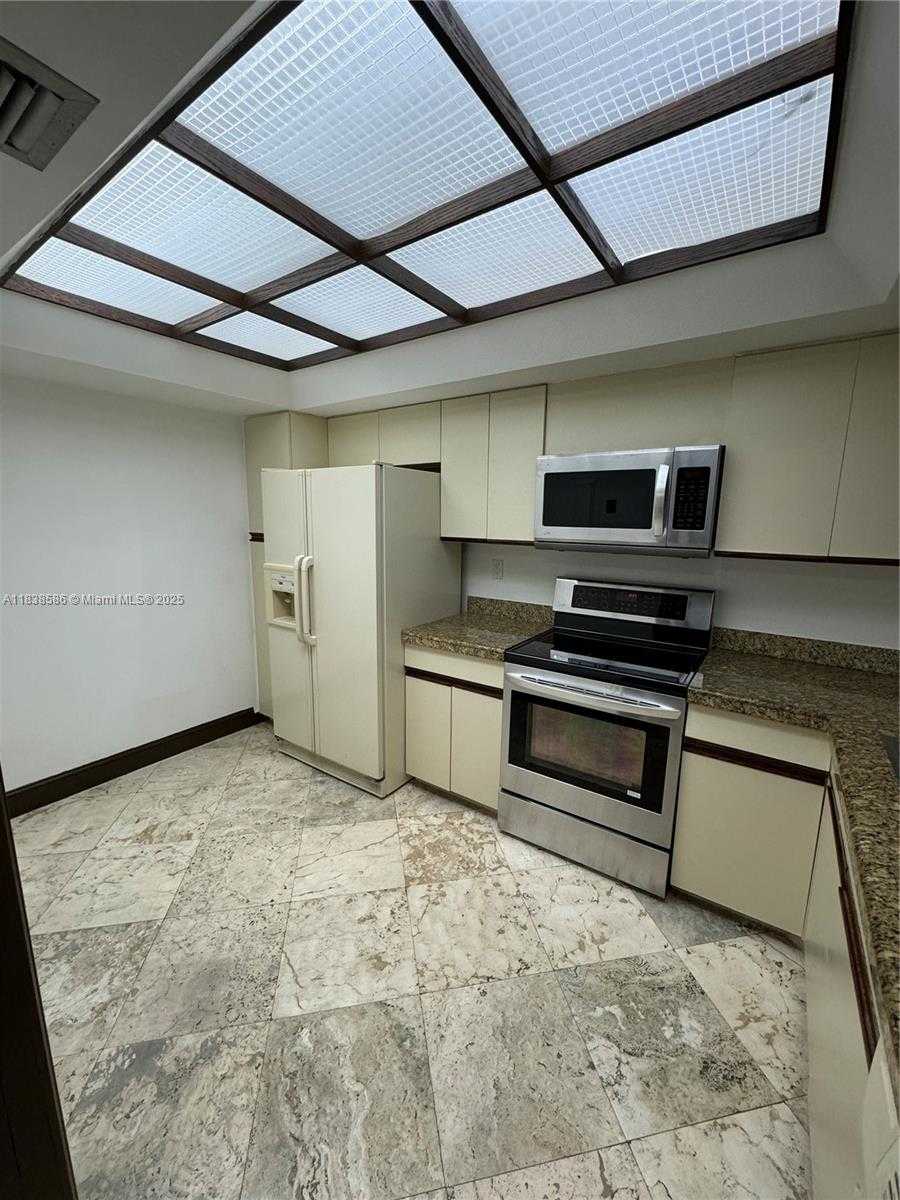 Small Image of 520 BRICKELL KEY DR #A712, Miami Number 8