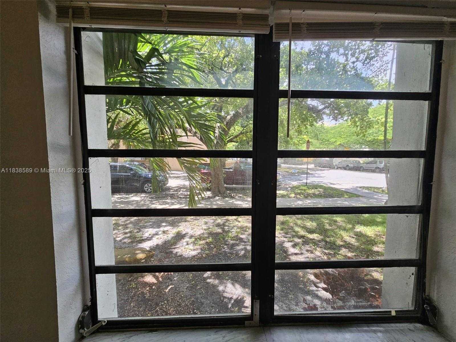 Small Image of 235 ANTILLA AVE #1, Coral Gables Number 11