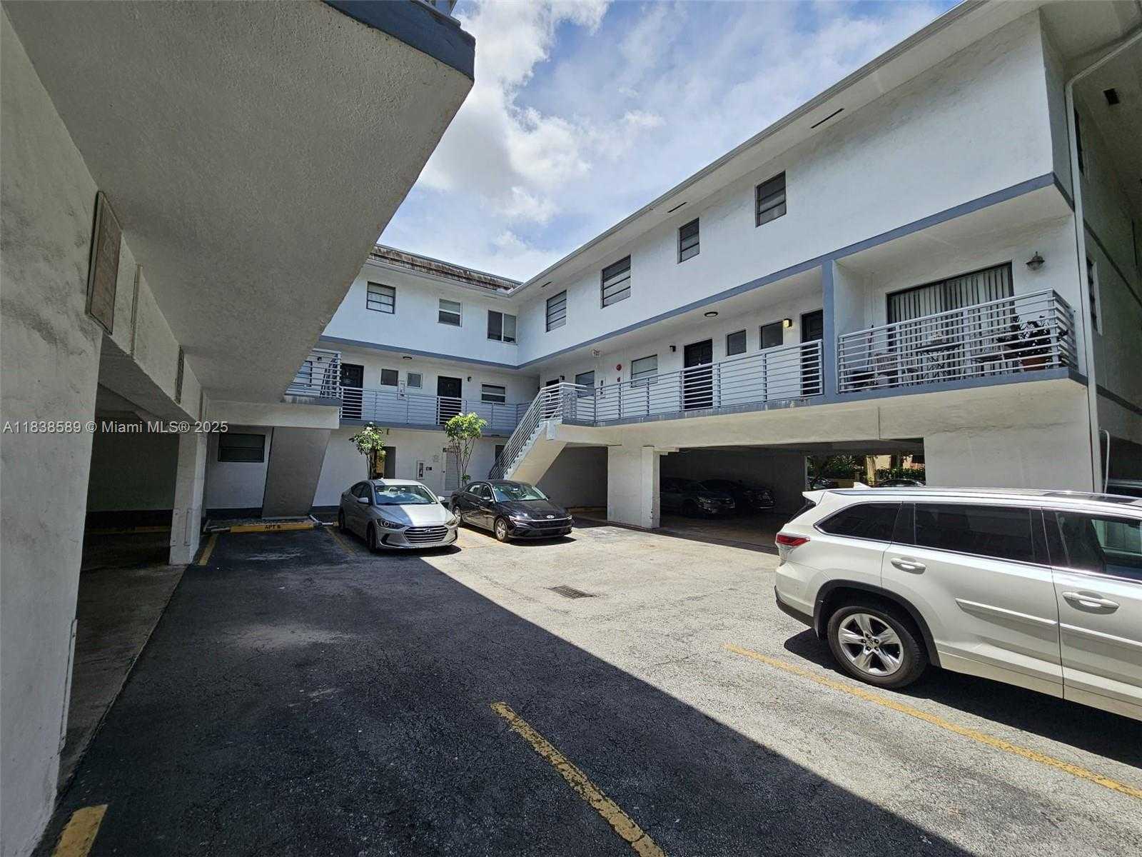 Small Image of 235 ANTILLA AVE #1, Coral Gables Number 15