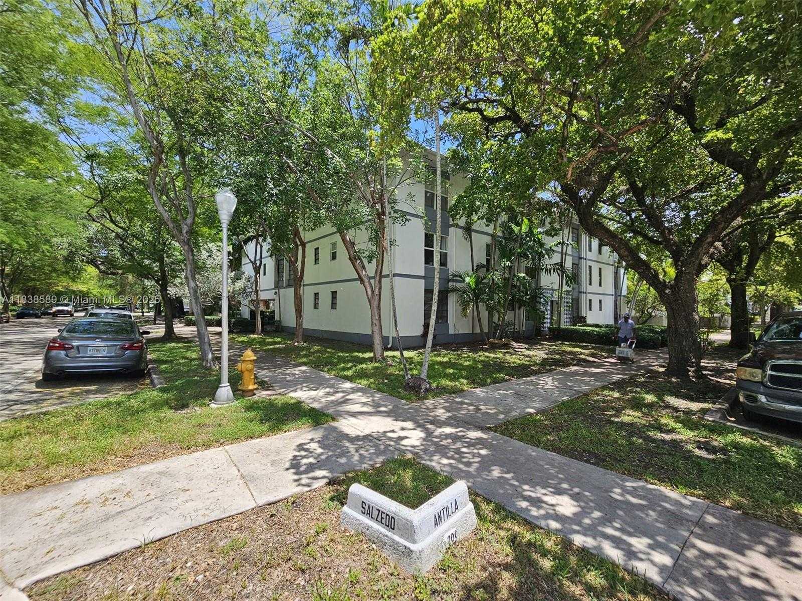 Small Image of 235 ANTILLA AVE #1, Coral Gables Number 2
