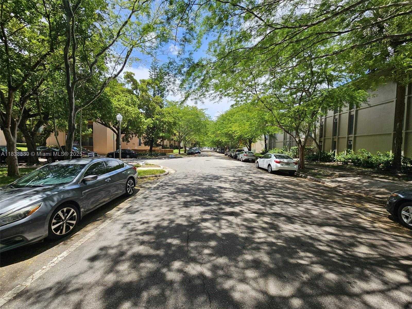 Small Image of 235 ANTILLA AVE #1, Coral Gables Number 3