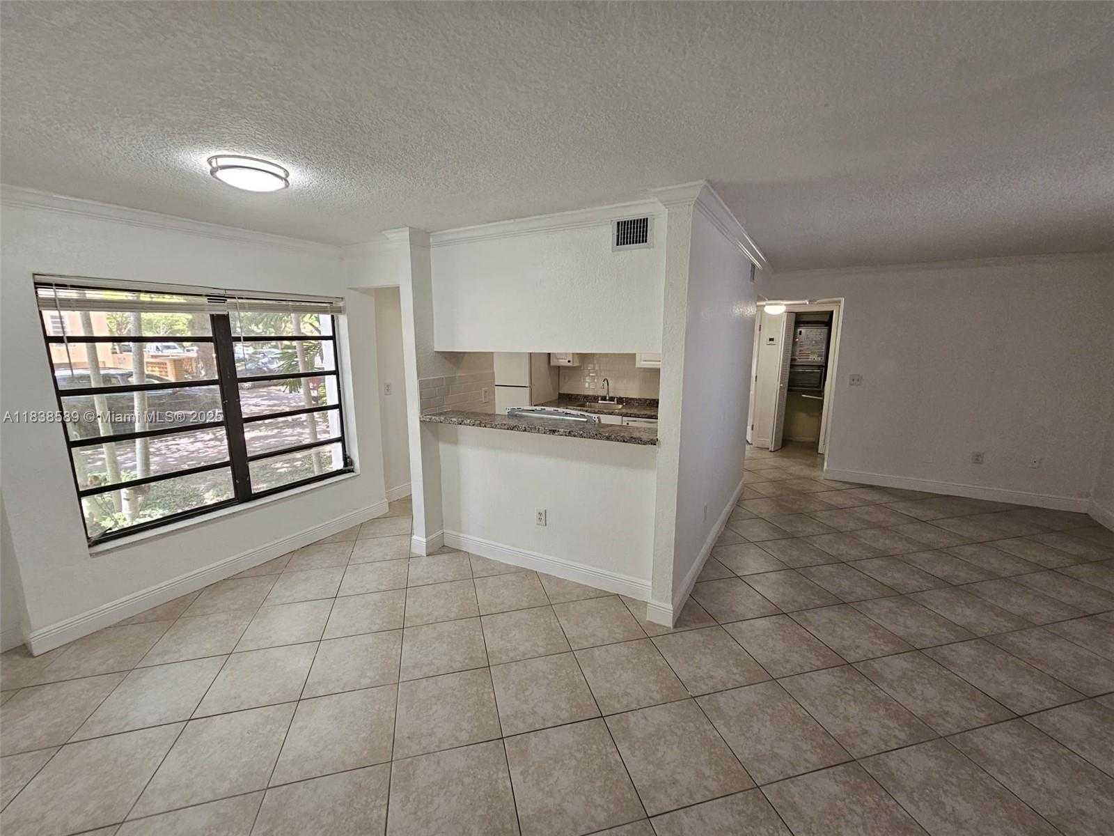Small Image of 235 ANTILLA AVE #1, Coral Gables Number 4