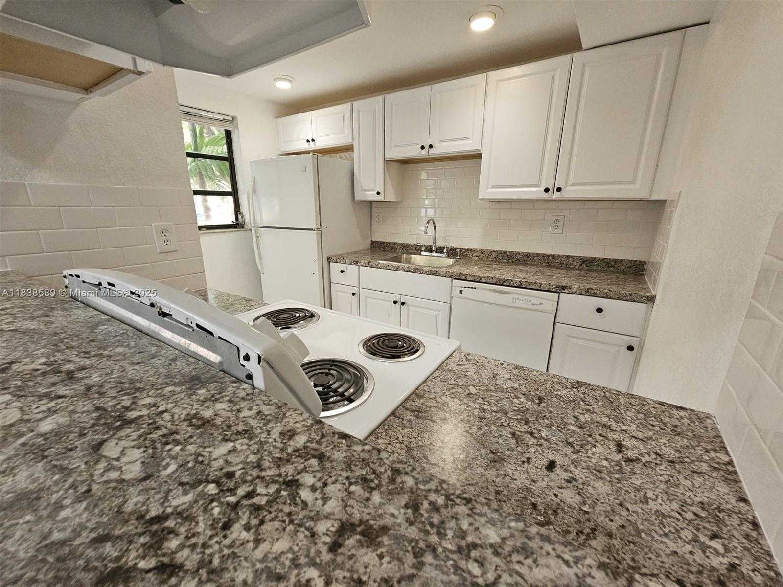 Small Image of 235 ANTILLA AVE #1, Coral Gables Number 5
