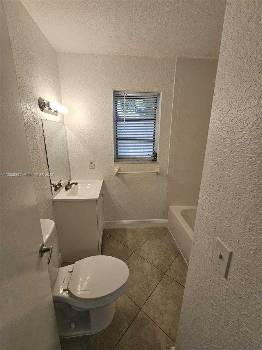 Small Image of 235 ANTILLA AVE #1, Coral Gables Number 8