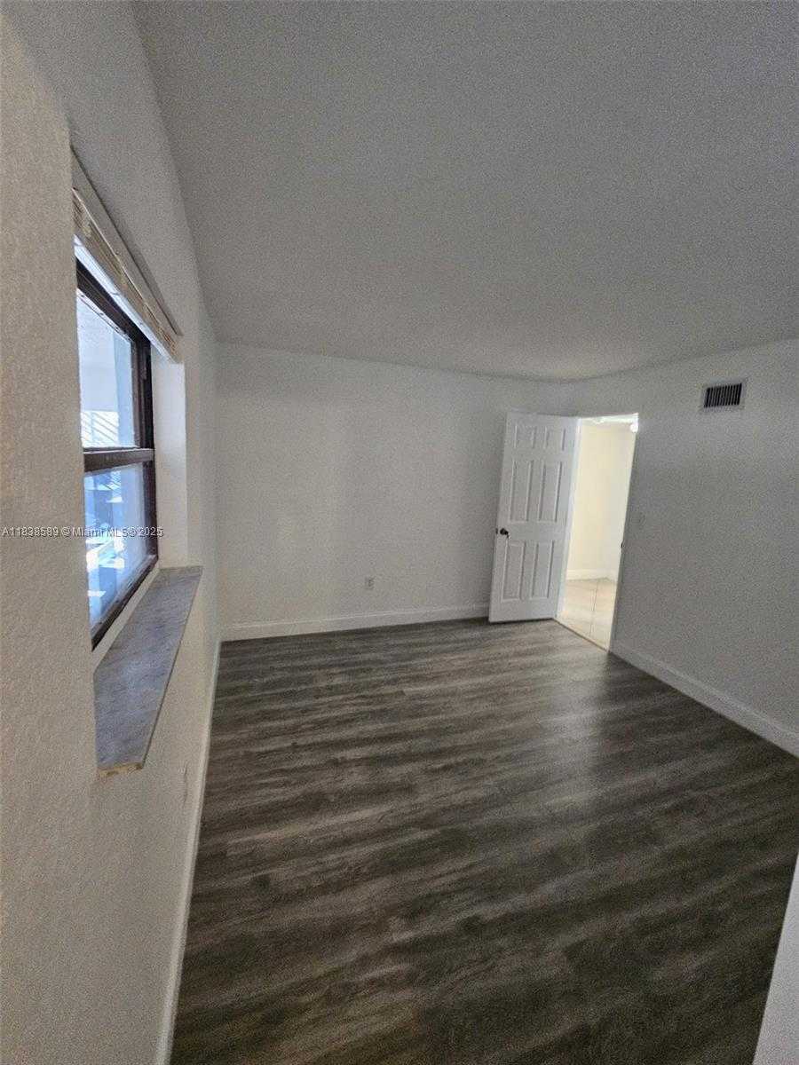 Small Image of 235 ANTILLA AVE #1, Coral Gables Number 9