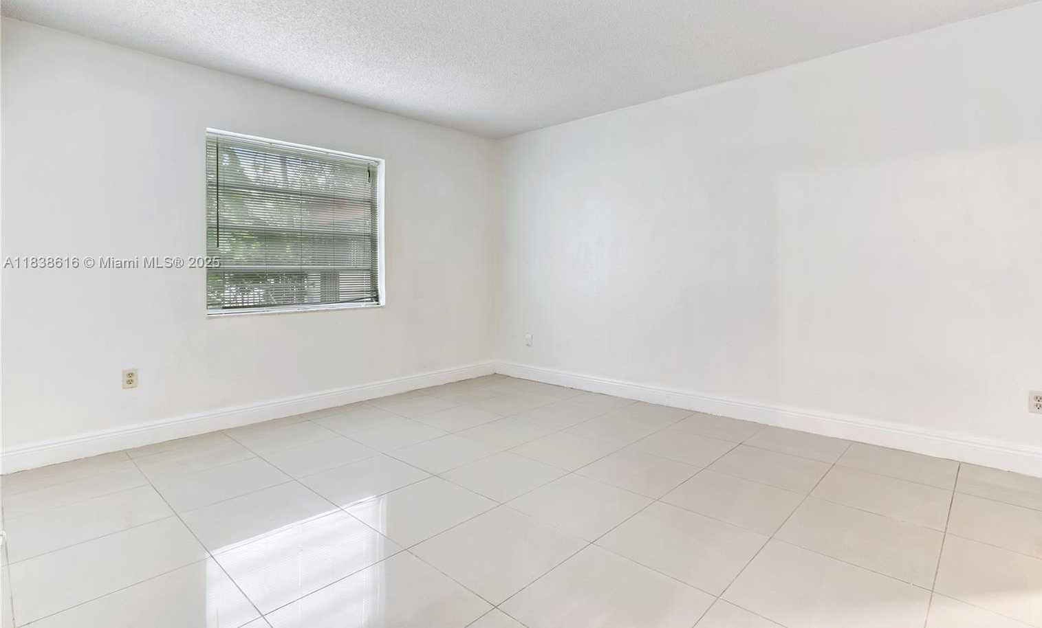 Small Image of 2201 BRICKELL AVE #22, Miami Number 7