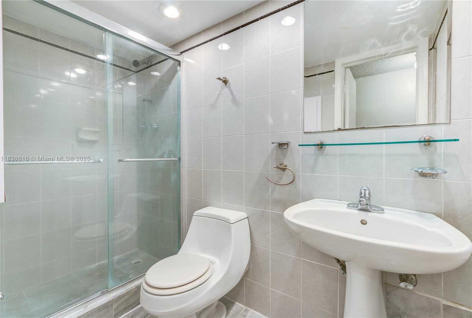 Small Image of 2201 BRICKELL AVE #22, Miami Number 8