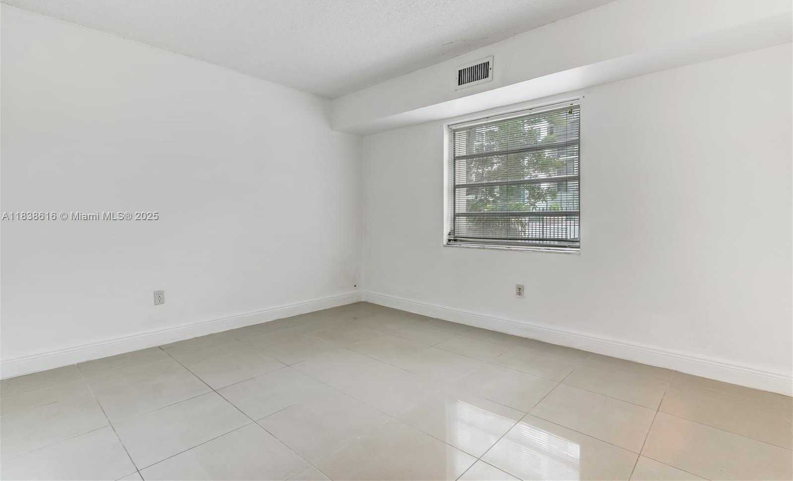 Small Image of 2201 BRICKELL AVE #22, Miami Number 9