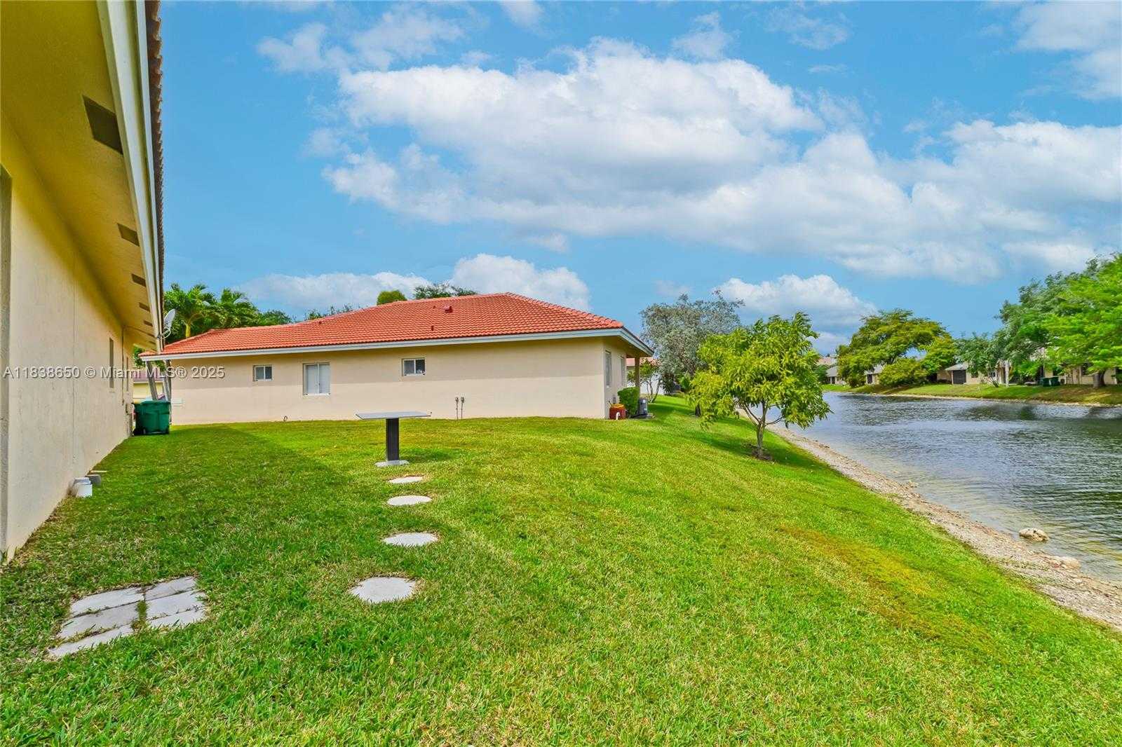 Small Image of Tamarac Number 35