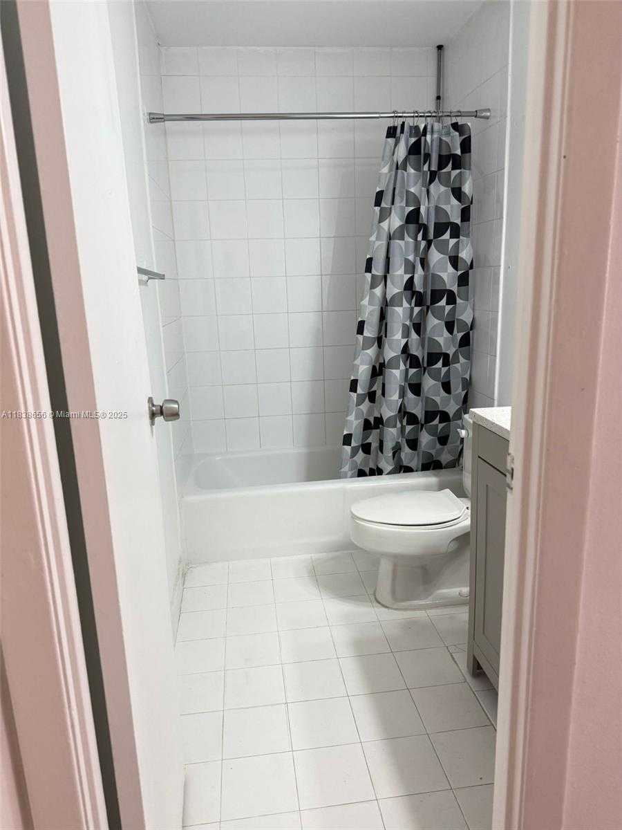 Small Image of 18111 NORTH WEST 68TH AVE #G210, Hialeah Gardens Number 14