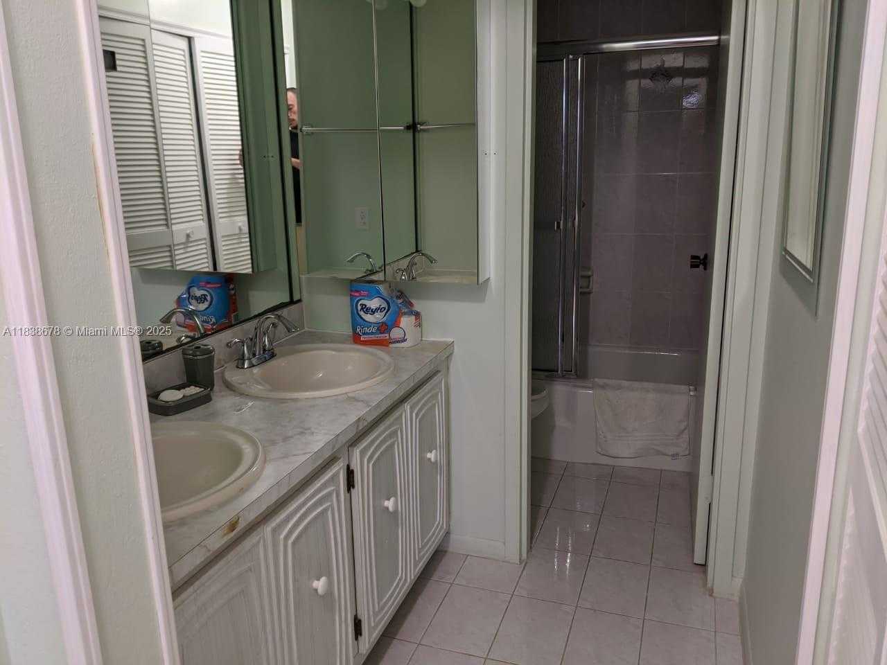 Small Image of 17800 ATLANTIC BLVD #409, Sunny Isles Beach Number 15