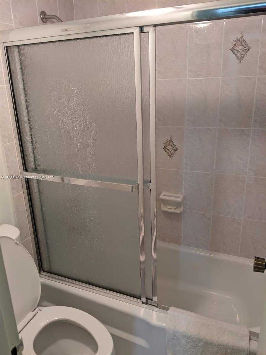 Small Image of 17800 ATLANTIC BLVD #409, Sunny Isles Beach Number 16