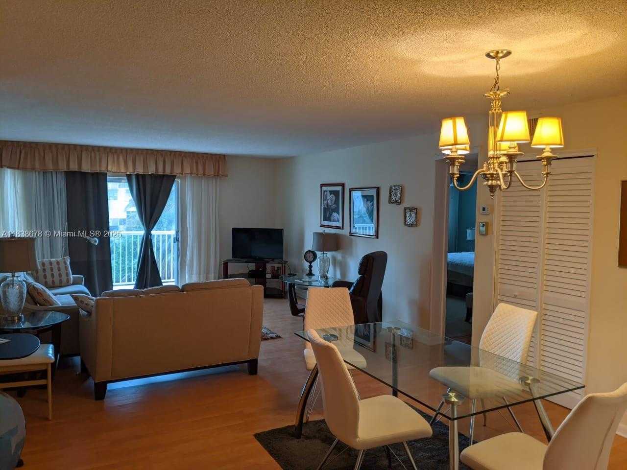 Small Image of 17800 ATLANTIC BLVD #409, Sunny Isles Beach Number 5