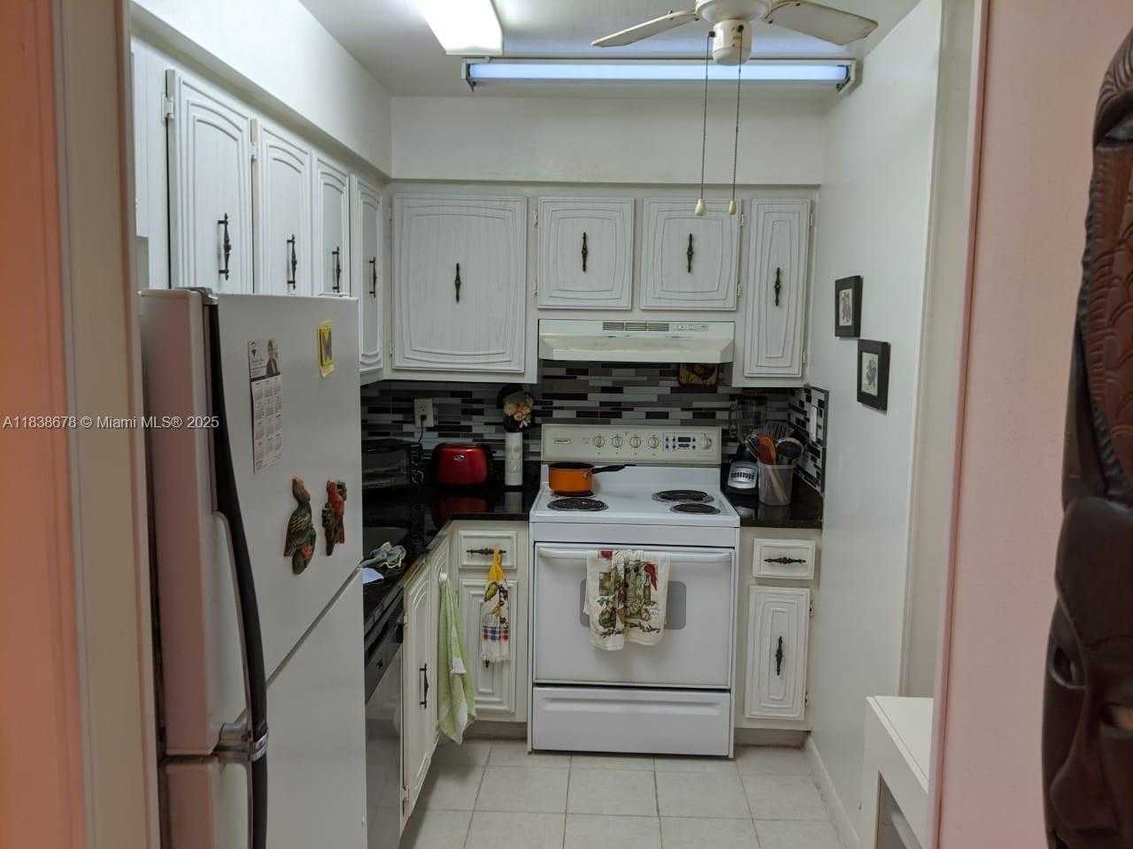 Small Image of 17800 ATLANTIC BLVD #409, Sunny Isles Beach Number 7