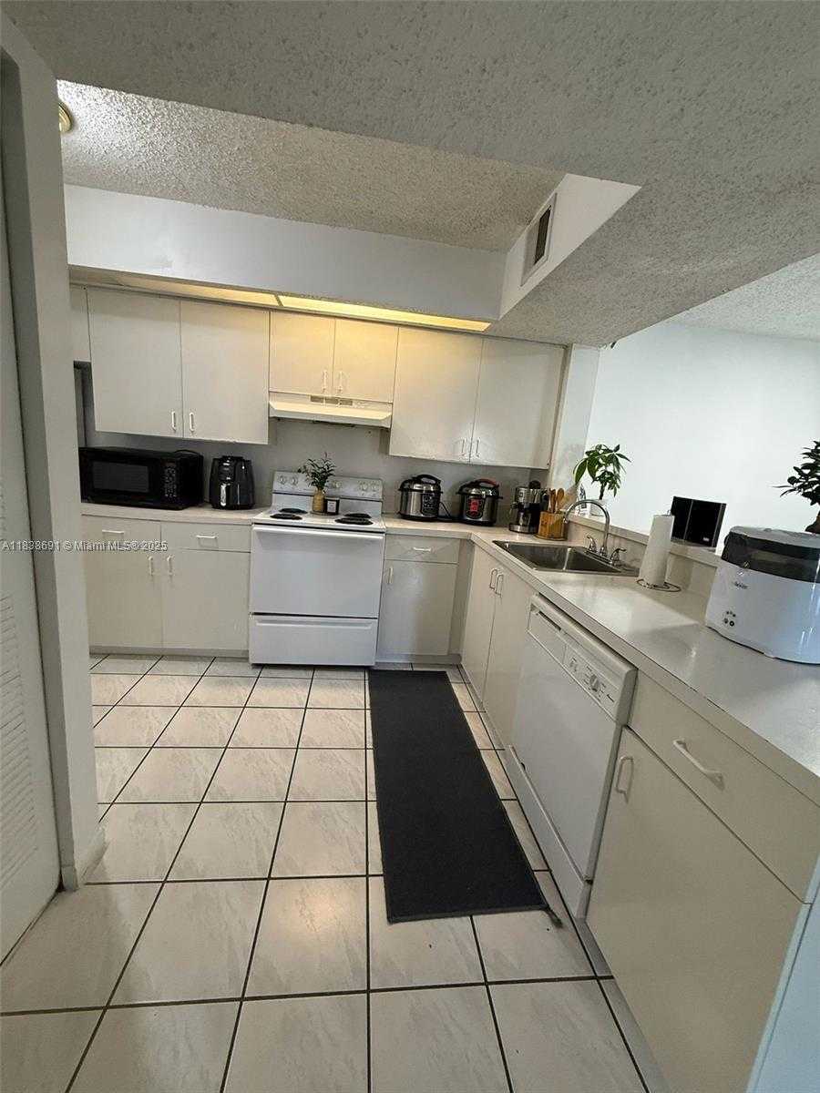 Small Image of 18830 NORTH WEST 57TH AVE #105, Hialeah Number 4