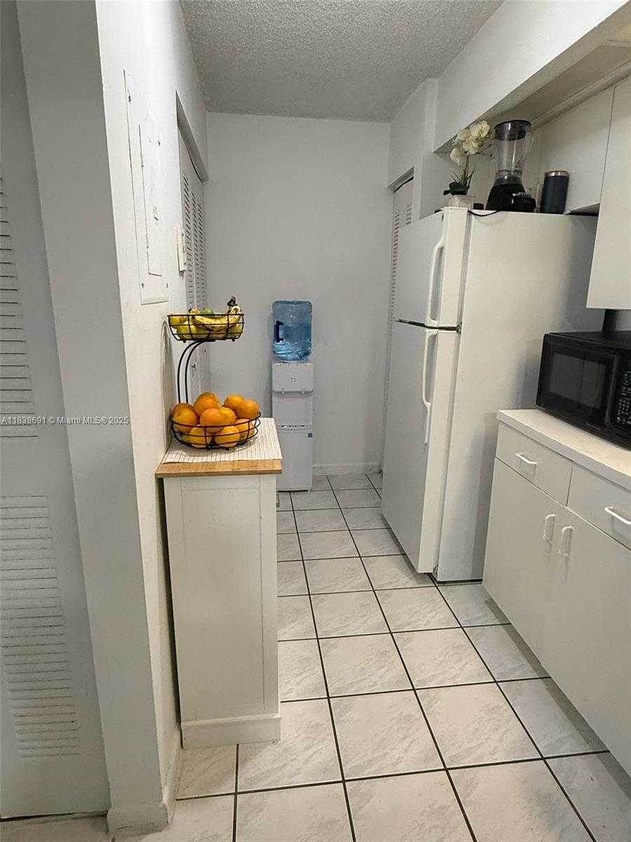 Small Image of 18830 NORTH WEST 57TH AVE #105, Hialeah Number 5