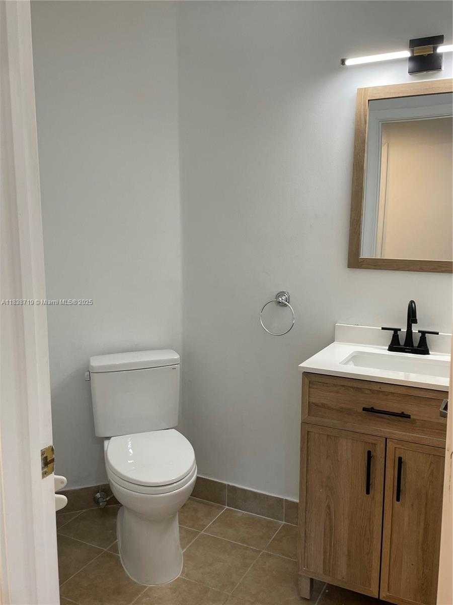 Small Image of 785 HERON RD #785, Weston Number 10