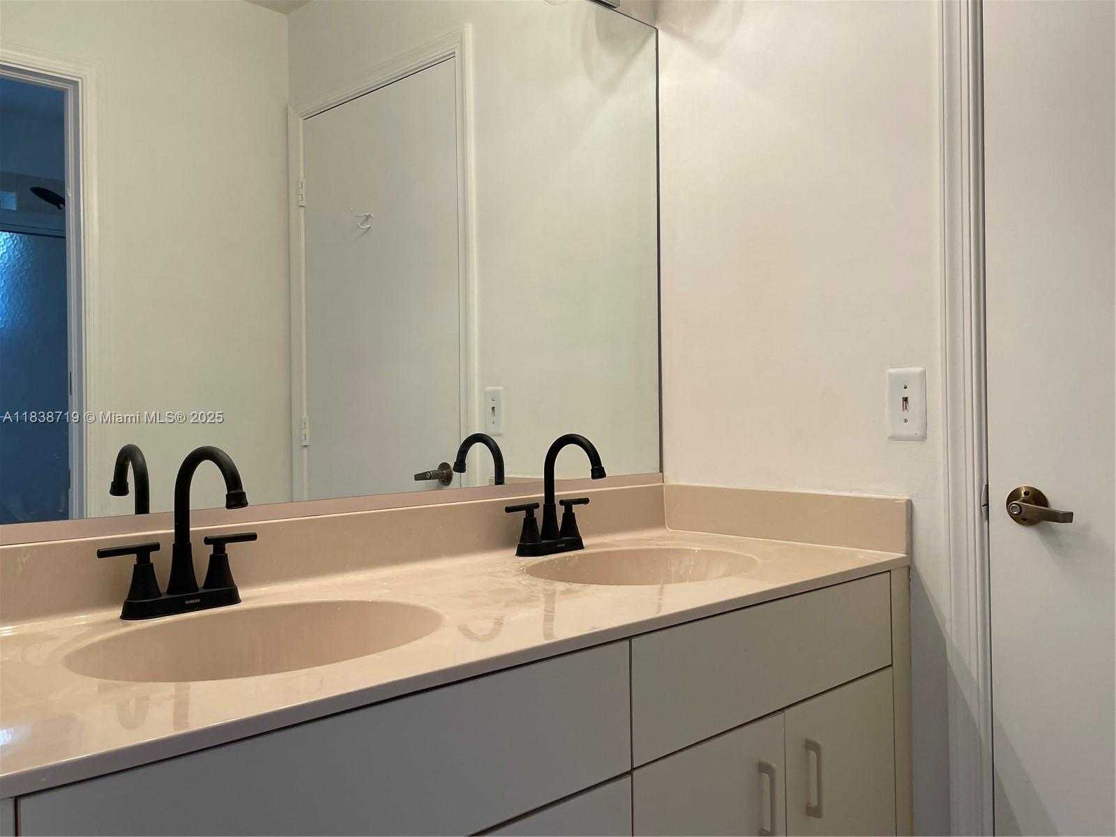 Small Image of 785 HERON RD #785, Weston Number 14