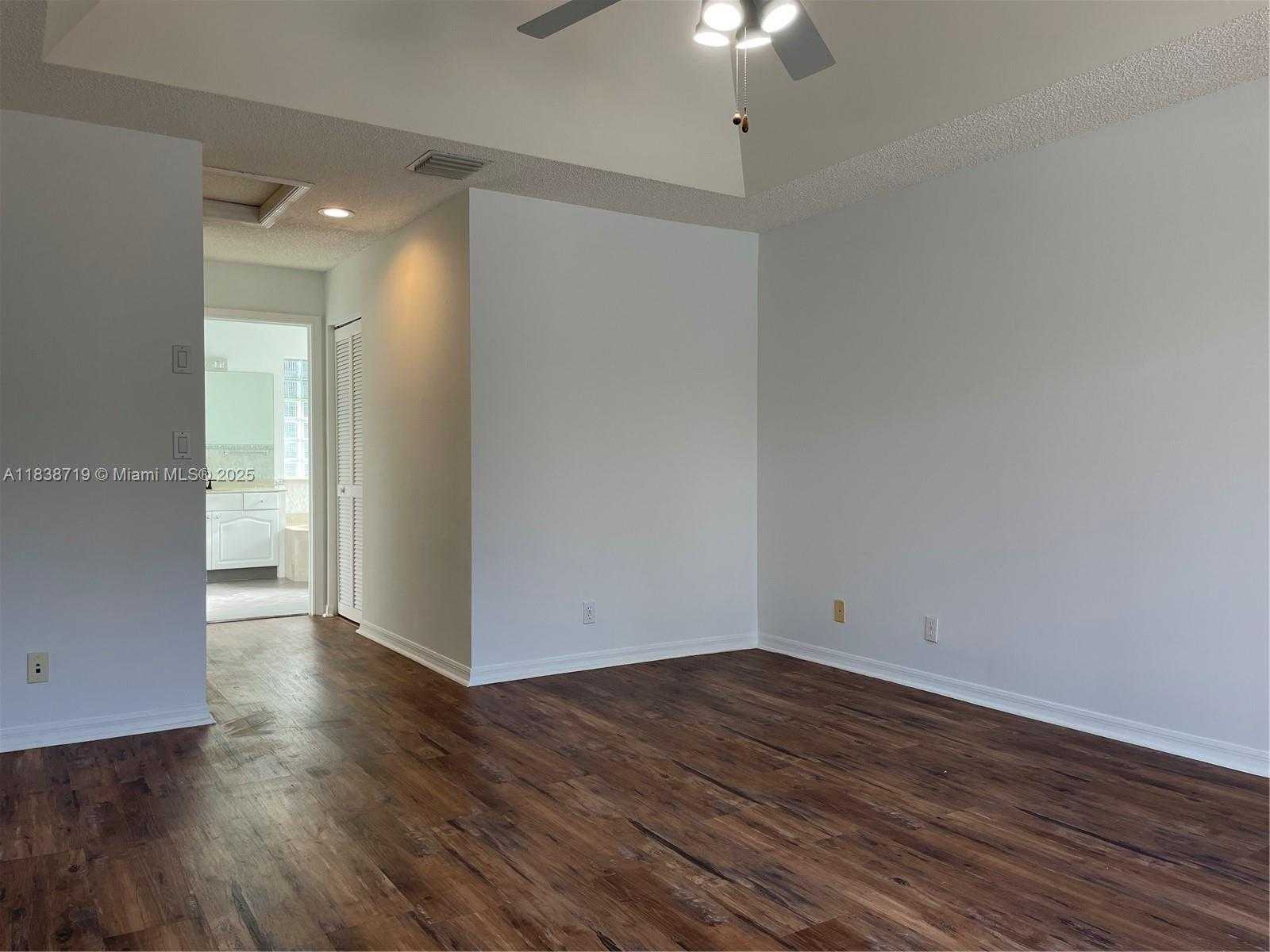 Small Image of 785 HERON RD #785, Weston Number 17