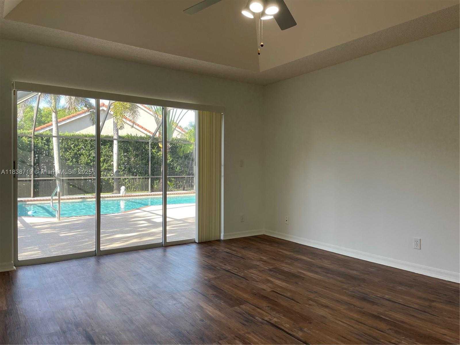 Small Image of 785 HERON RD #785, Weston Number 18