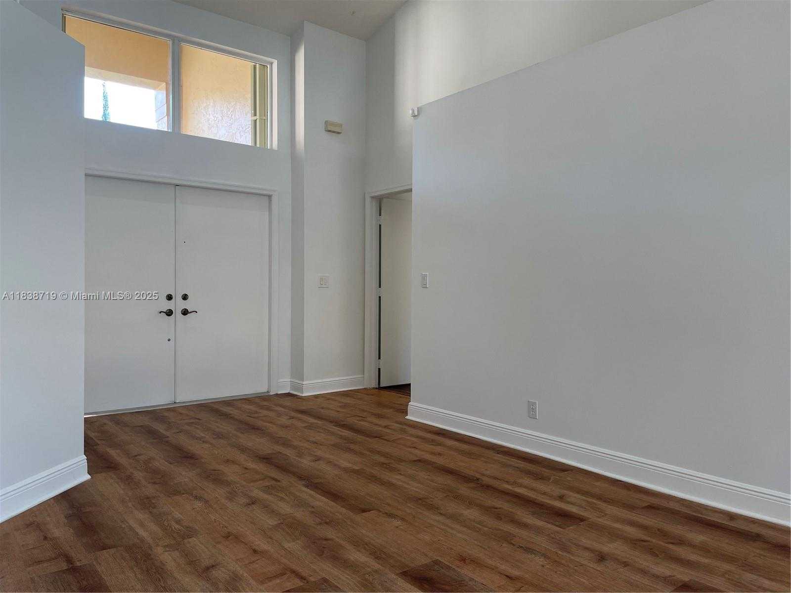 Small Image of 785 HERON RD #785, Weston Number 3