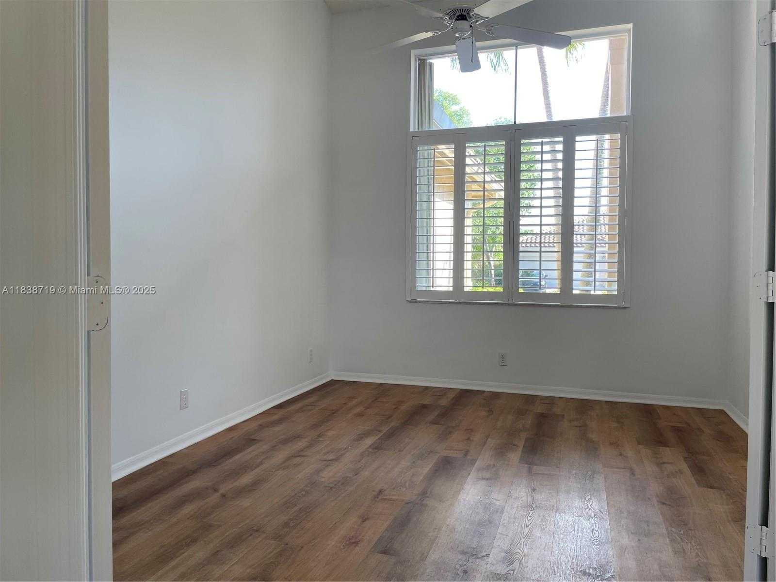 Small Image of 785 HERON RD #785, Weston Number 5