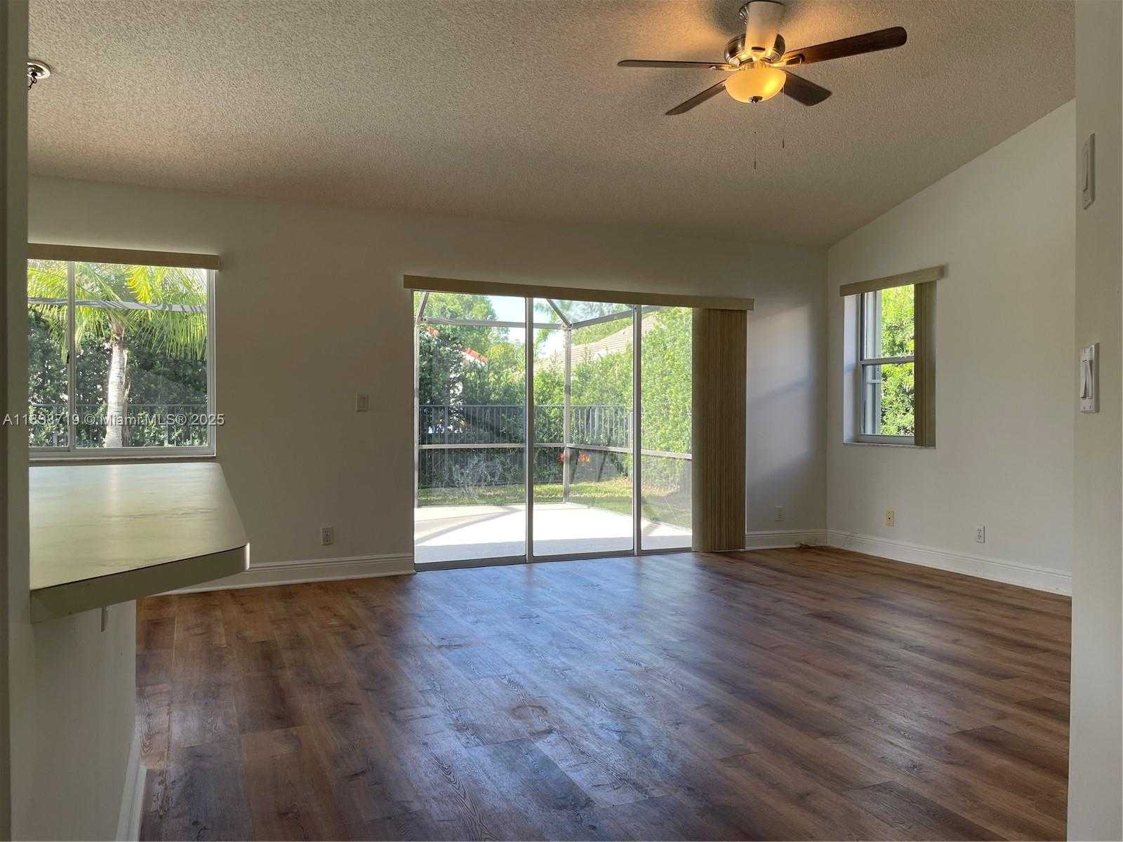 Small Image of 785 HERON RD #785, Weston Number 6