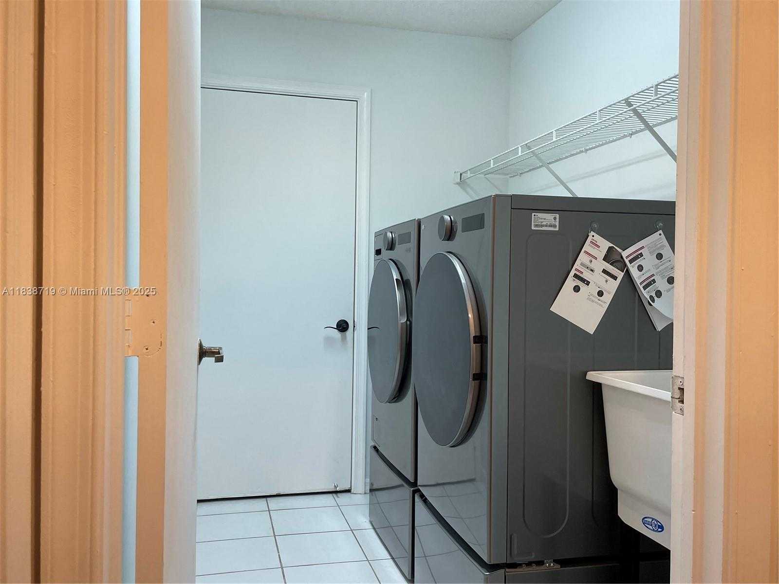 Small Image of 785 HERON RD #785, Weston Number 9
