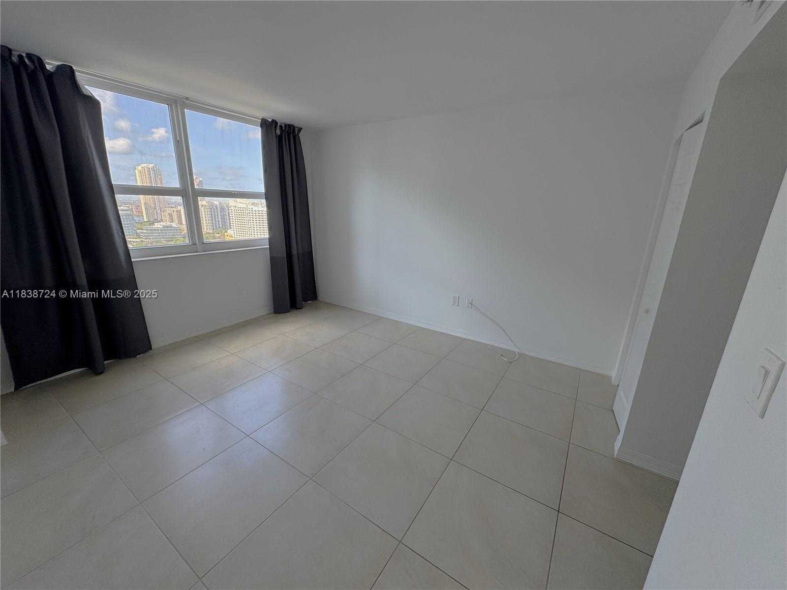 Small Image of 1155 BRICKELL BAY DR #2508, Miami Number 11