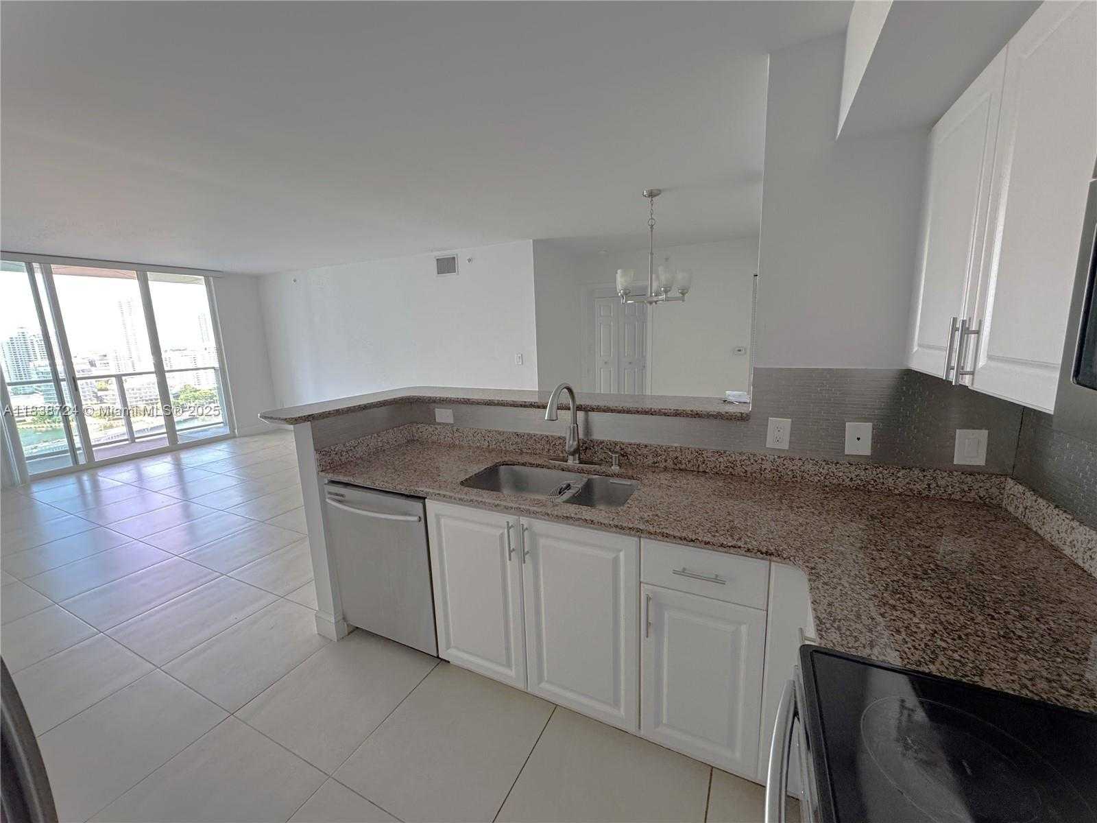 Small Image of 1155 BRICKELL BAY DR #2508, Miami Number 5