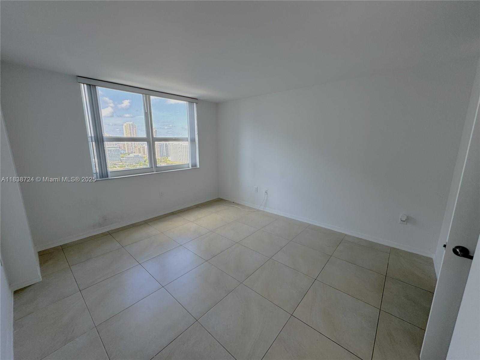 Small Image of 1155 BRICKELL BAY DR #2508, Miami Number 7