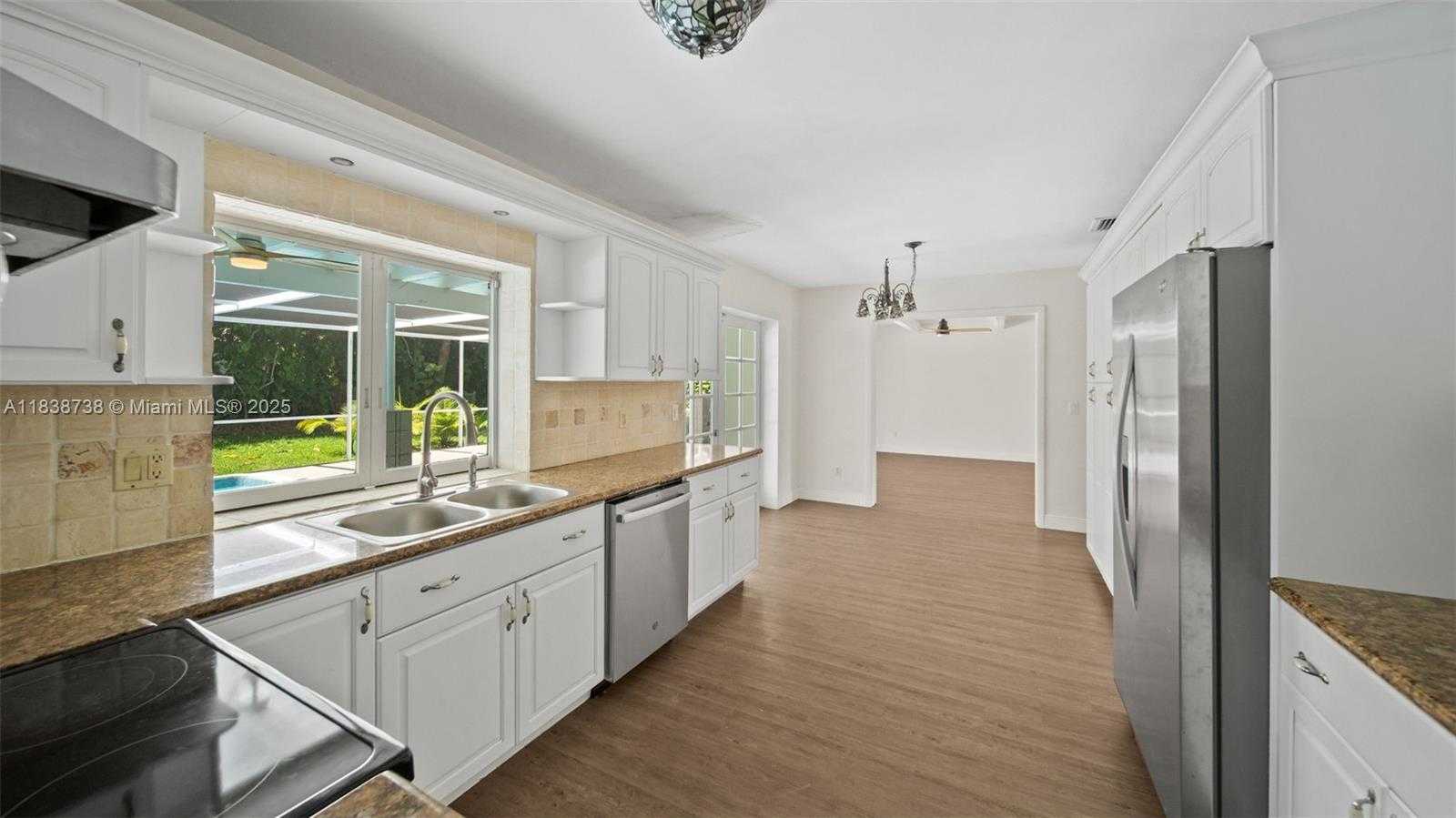 Small Image of 7100 SOUTH WEST 119TH ST, Pinecrest Number 12