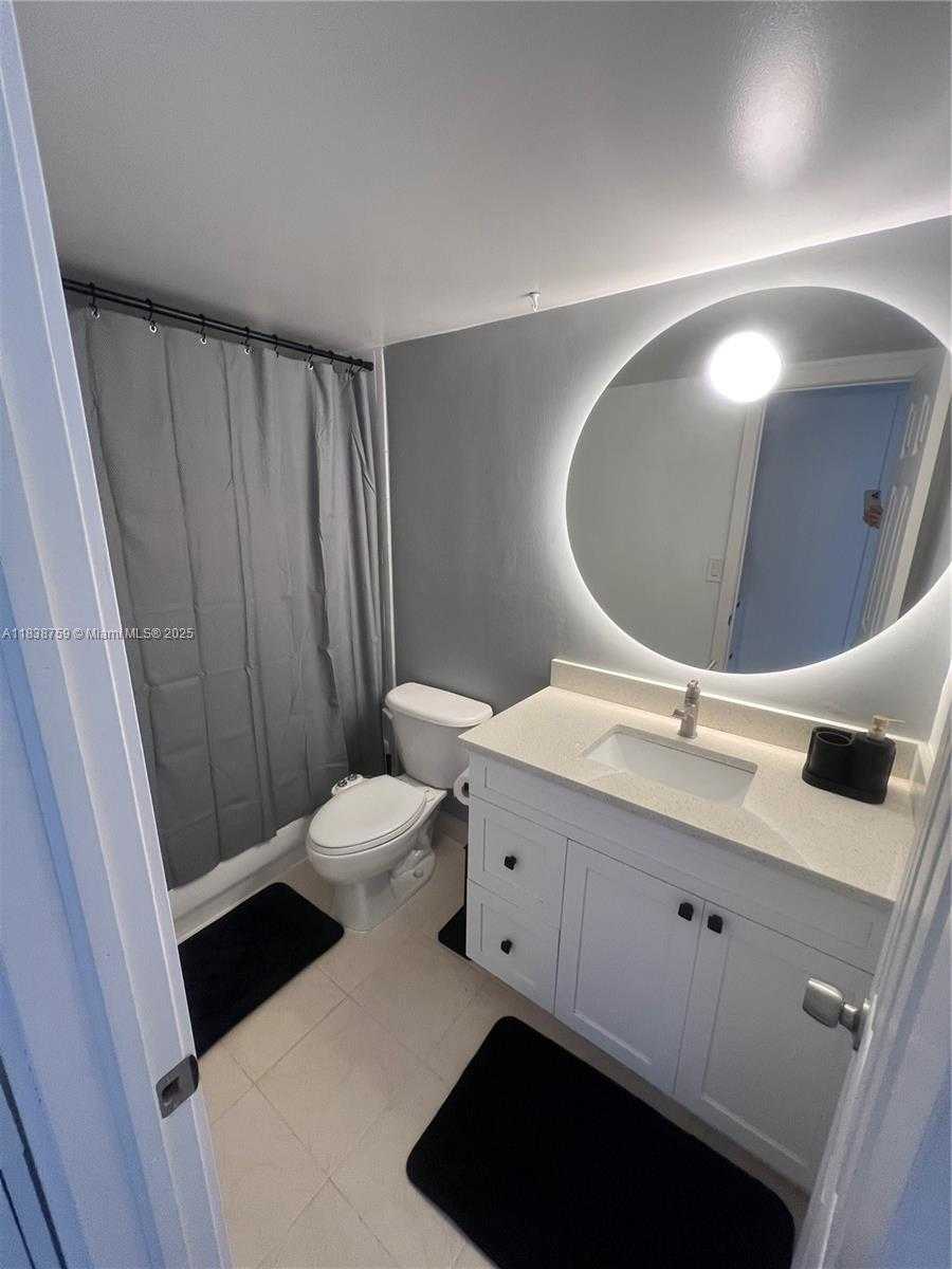 Small Image of 1455 NORTH TREASURE DR #5B, North Bay Village Number 13