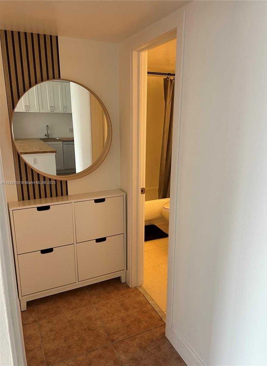 Small Image of 1455 NORTH TREASURE DR #5B, North Bay Village Number 14