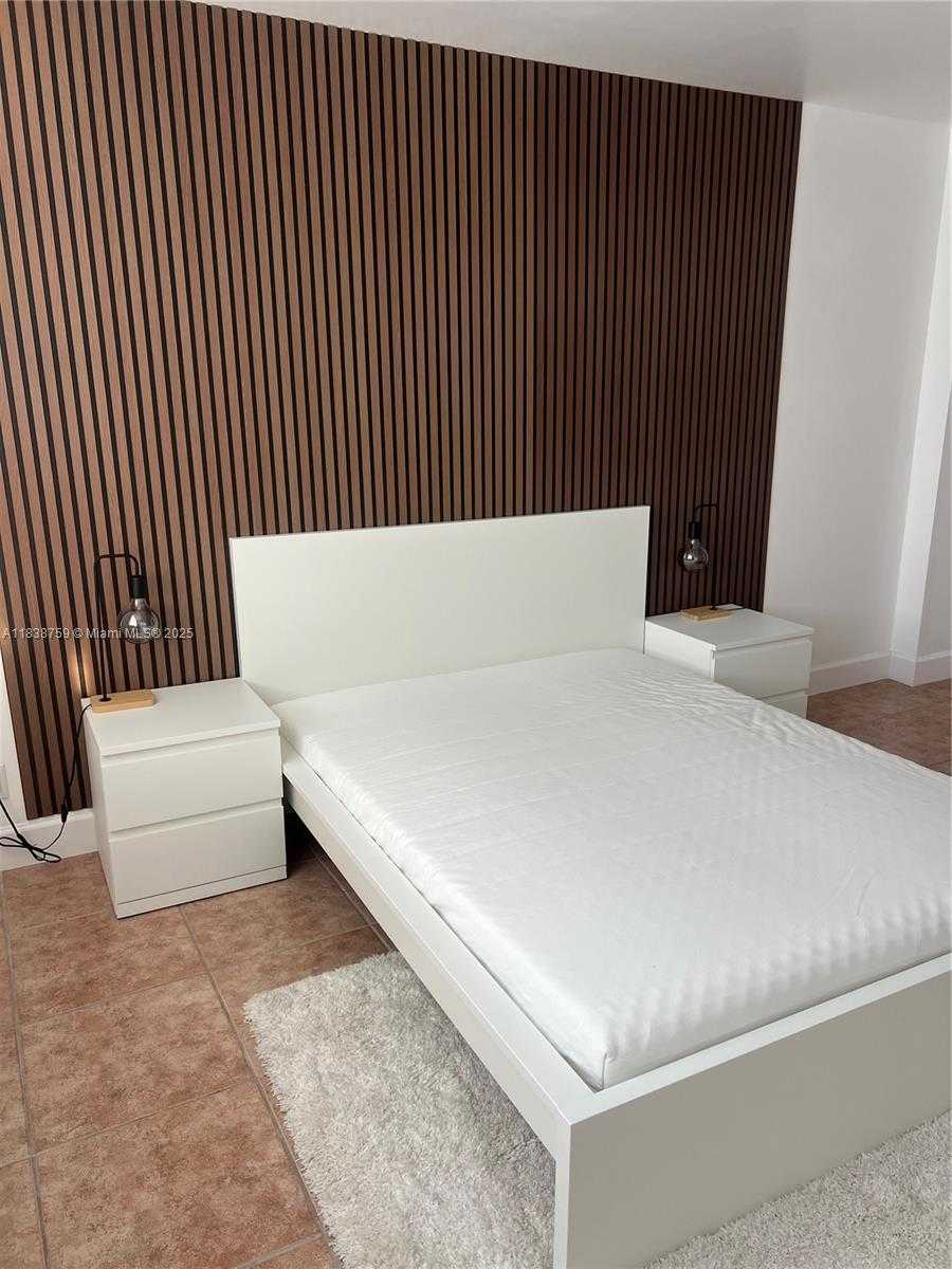 Small Image of 1455 NORTH TREASURE DR #5B, North Bay Village Number 16