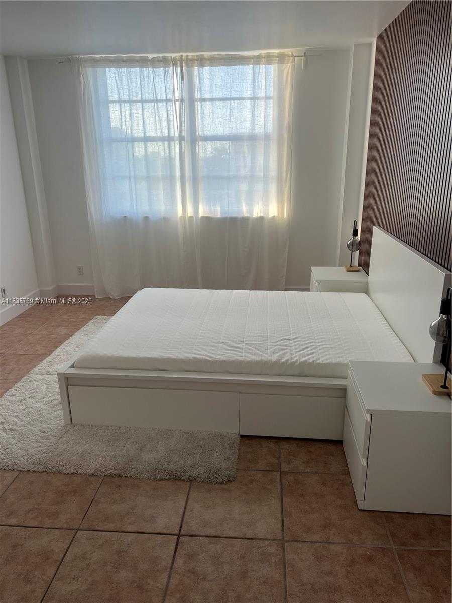 Small Image of 1455 NORTH TREASURE DR #5B, North Bay Village Number 17