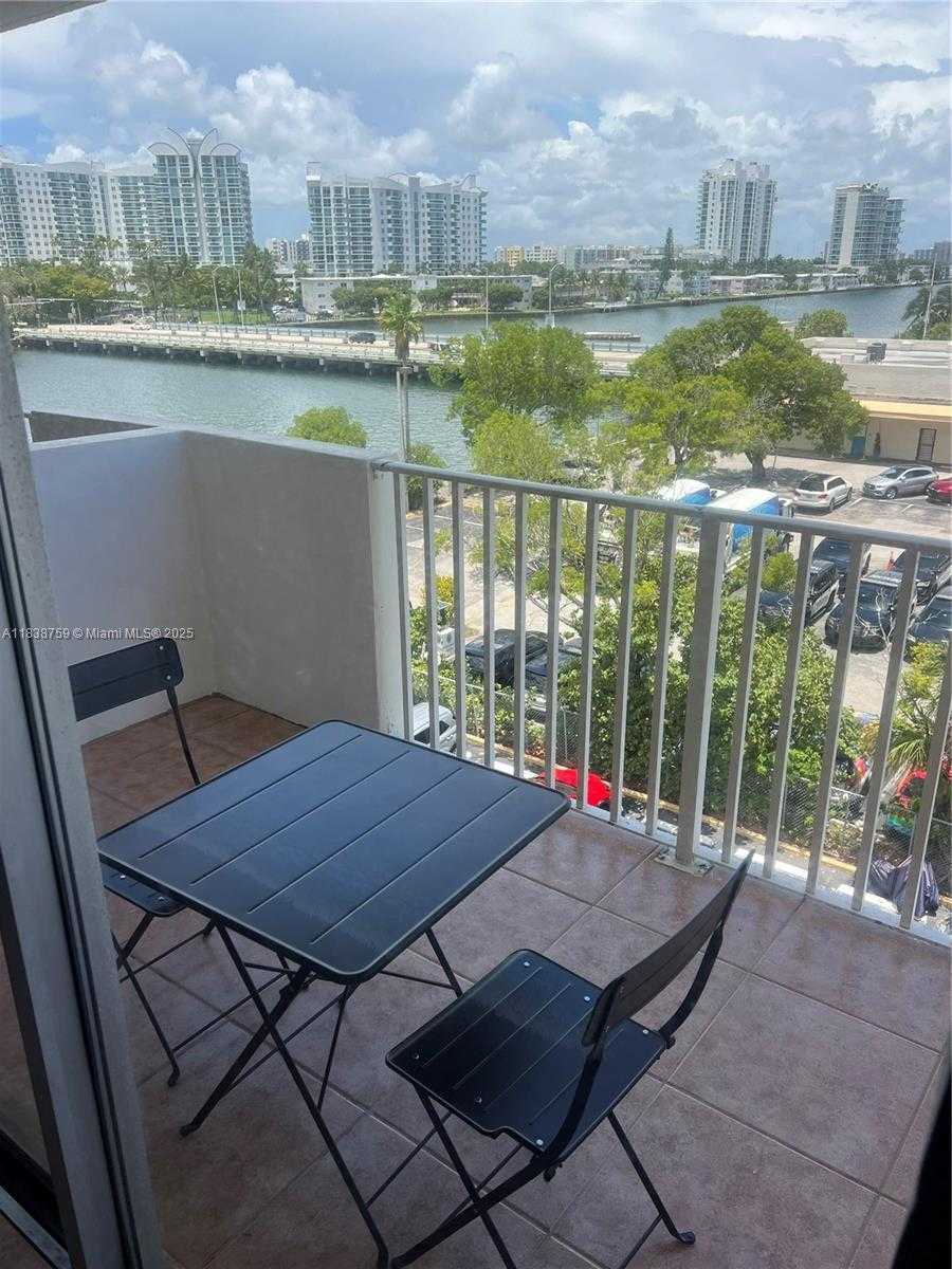 Small Image of 1455 NORTH TREASURE DR #5B, North Bay Village Number 18