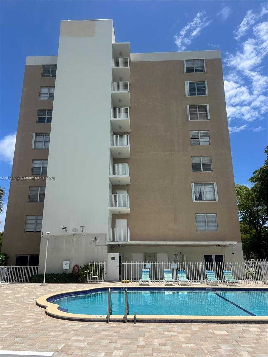 Small Image of 1455 NORTH TREASURE DR #5B, North Bay Village Number 22