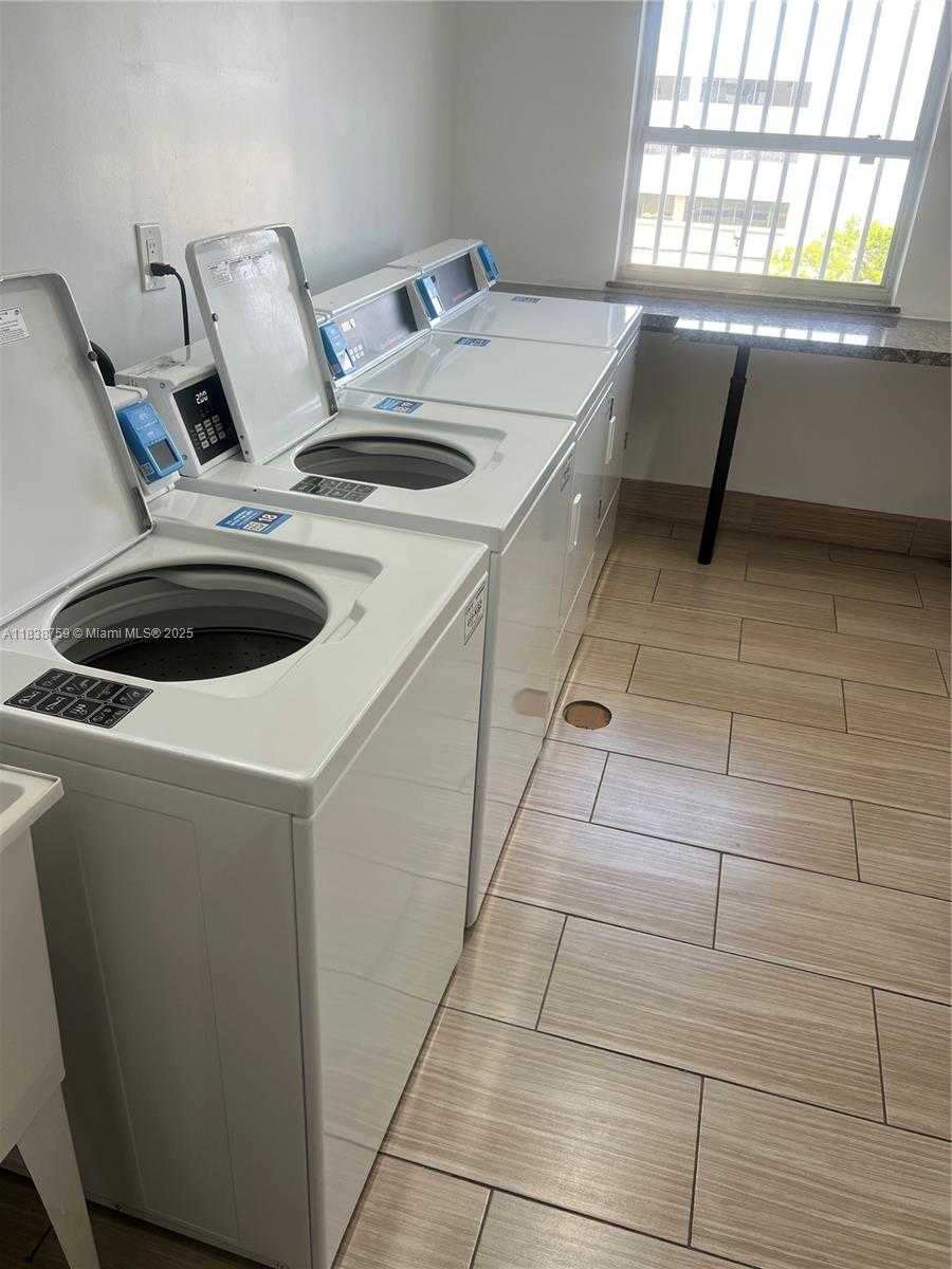 Small Image of 1455 NORTH TREASURE DR #5B, North Bay Village Number 32
