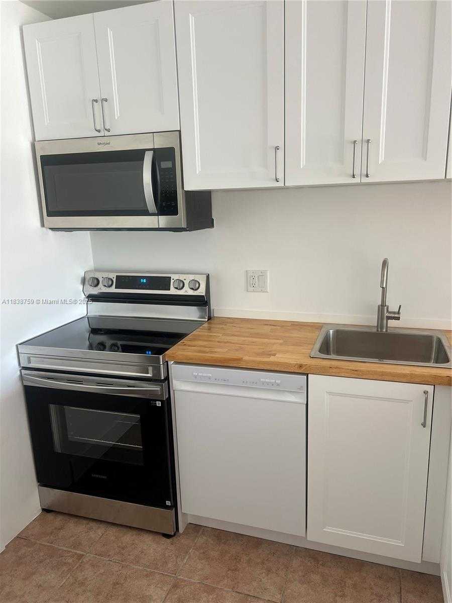Small Image of 1455 NORTH TREASURE DR #5B, North Bay Village Number 4