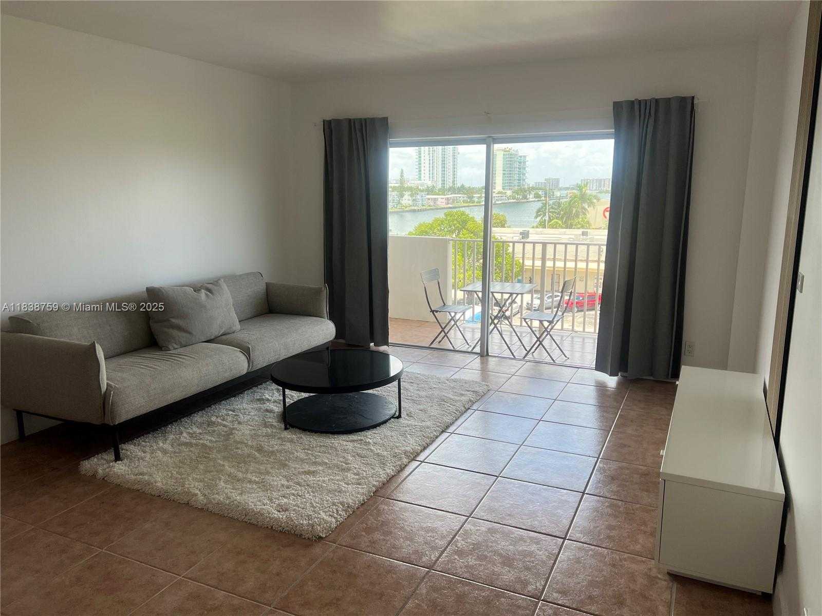 Small Image of 1455 NORTH TREASURE DR #5B, North Bay Village Number 7