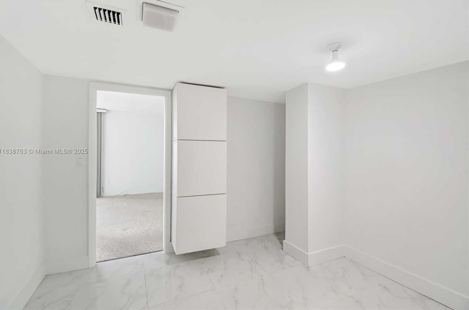 Small Image of 20100 WEST COUNTRY CLUB DR #1005, Aventura Number 24